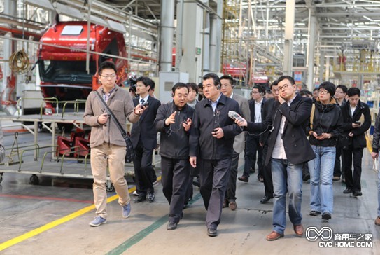 中央人民廣播電臺調(diào)研團(tuán)蒞臨福田戴姆勒汽車 商用車網(wǎng)報(bào)道