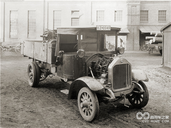 1924年，曼恩第一輛柴油直噴發(fā)動(dòng)機(jī)卡車誕生。.jpg